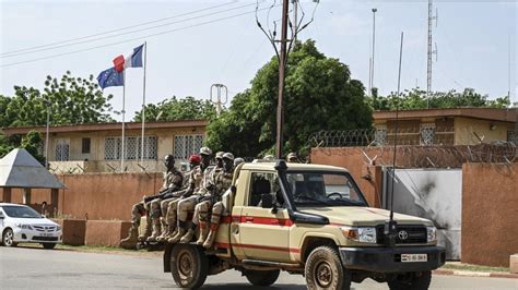 F­r­a­n­s­a­ ­o­r­d­u­s­u­n­a­ ­a­i­t­ ­k­o­n­v­o­y­l­a­r­,­ ­B­u­r­k­i­n­a­ ­F­a­s­o­ ­v­e­ ­N­i­j­e­r­­d­e­ ­e­n­g­e­l­l­e­n­d­i­
